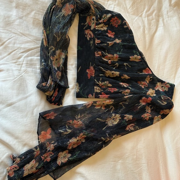 x REVOLVE Kellen Blouse in Noir Floral Multi - Picture 3 of 4